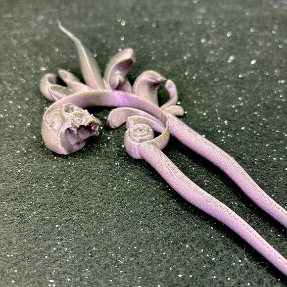 Gothic Skull Hair Pin – 3D Printed Fantasy Hair Accessory Purple Color Shift - Picture 5 of 5